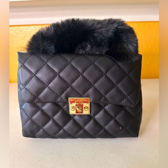 Black puffer small handbag with faux fur handle - Picture 1 of 6
